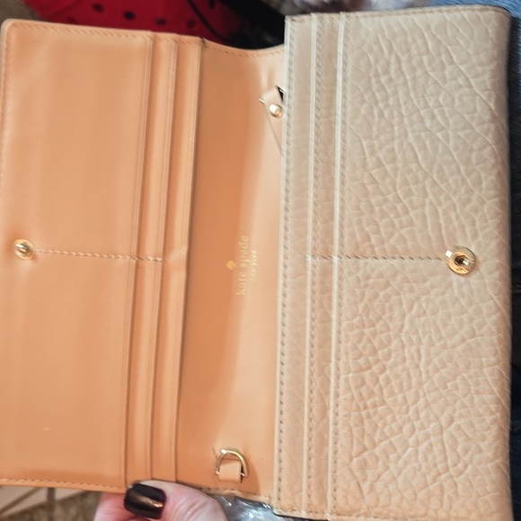 Kate Spade Cream Wallet with Intricate Floral Cutout Design - Picture 6 of 11